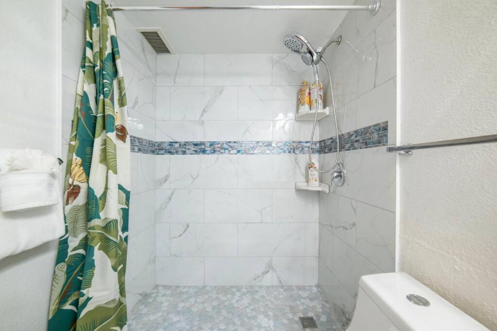 Stunning Maui Direct Ocean Front On The Beach, Walk To Beach From Condo, Watch Turtles, Whales, Ac In All Rooms Ocean View Pool And Spa Wailuku Exteriör bild
